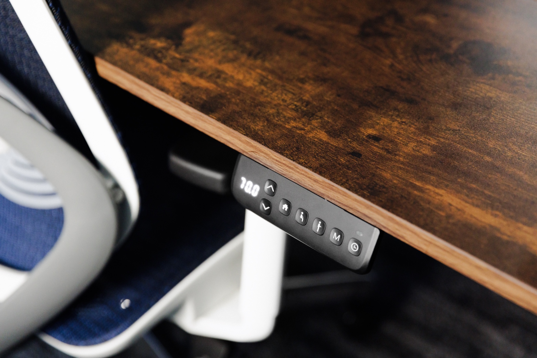 Height-adjustable desk detail